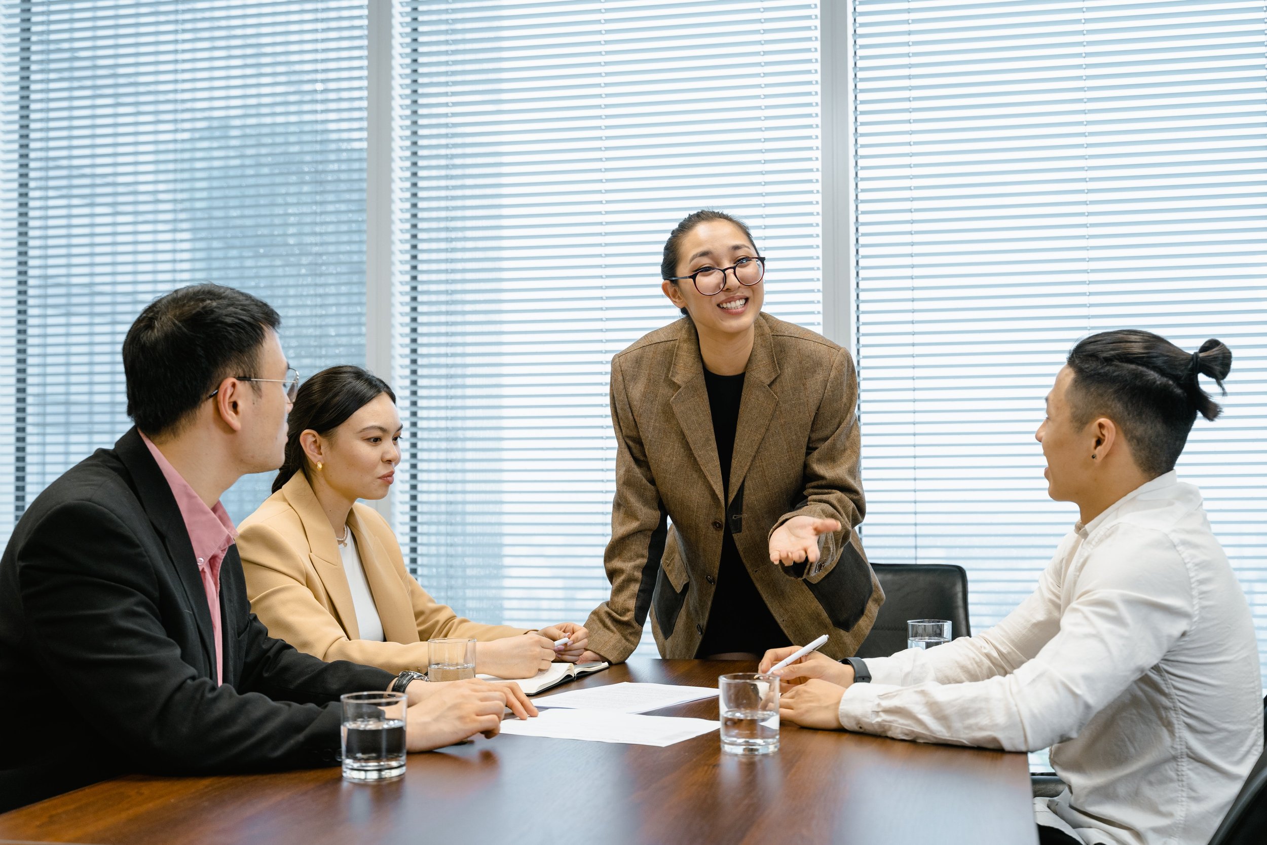 Considerations When Looking for a Sponsoring Broker